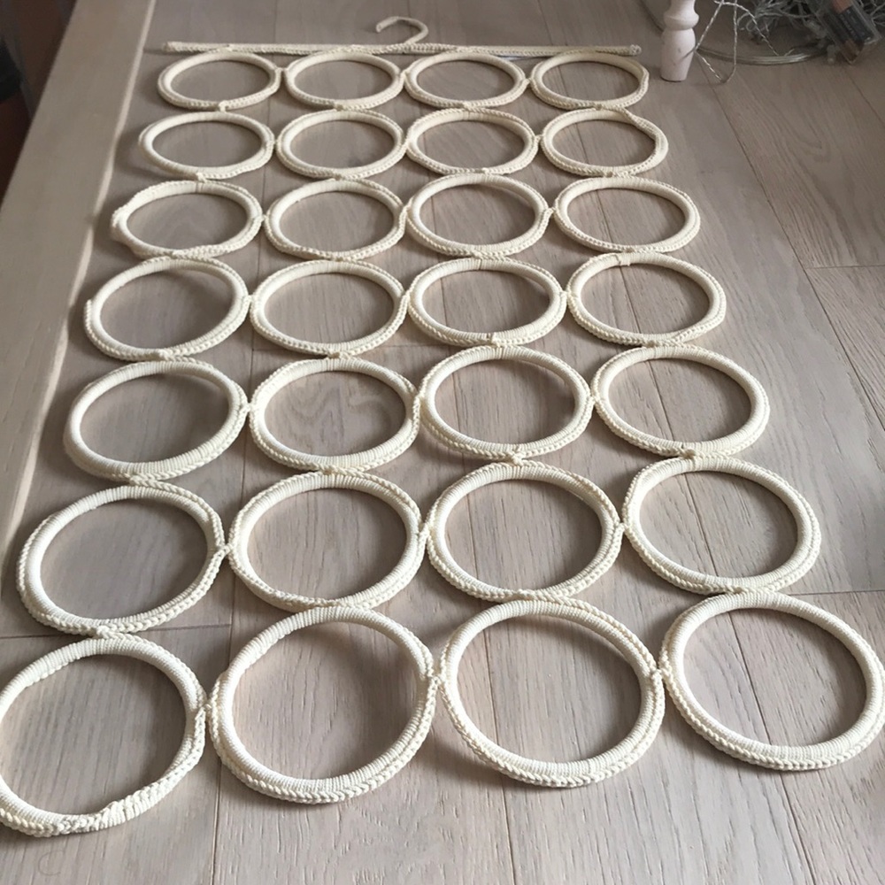 scarf organizer